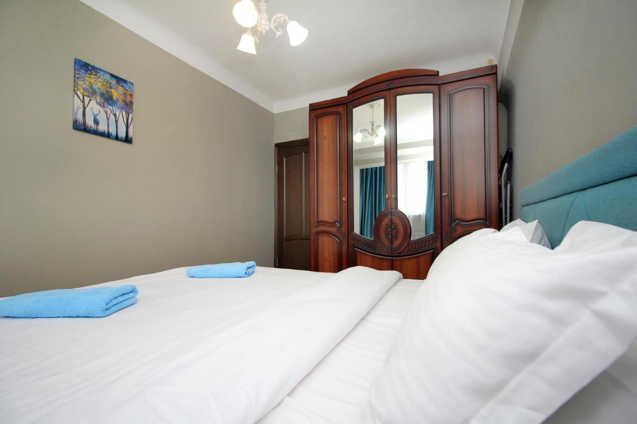Spacious Central Apartment อัลมาตี ภายนอก รูปภาพ