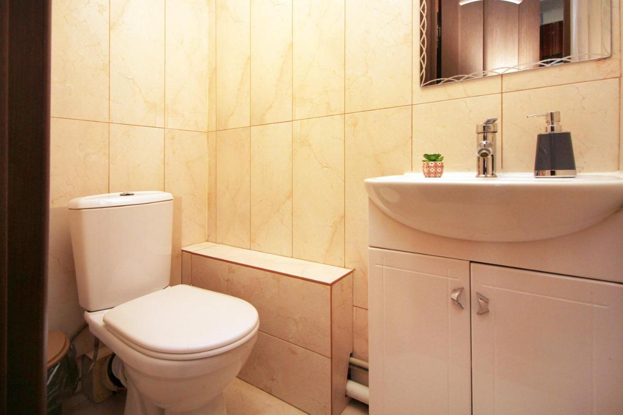 Spacious Central Apartment อัลมาตี ภายนอก รูปภาพ