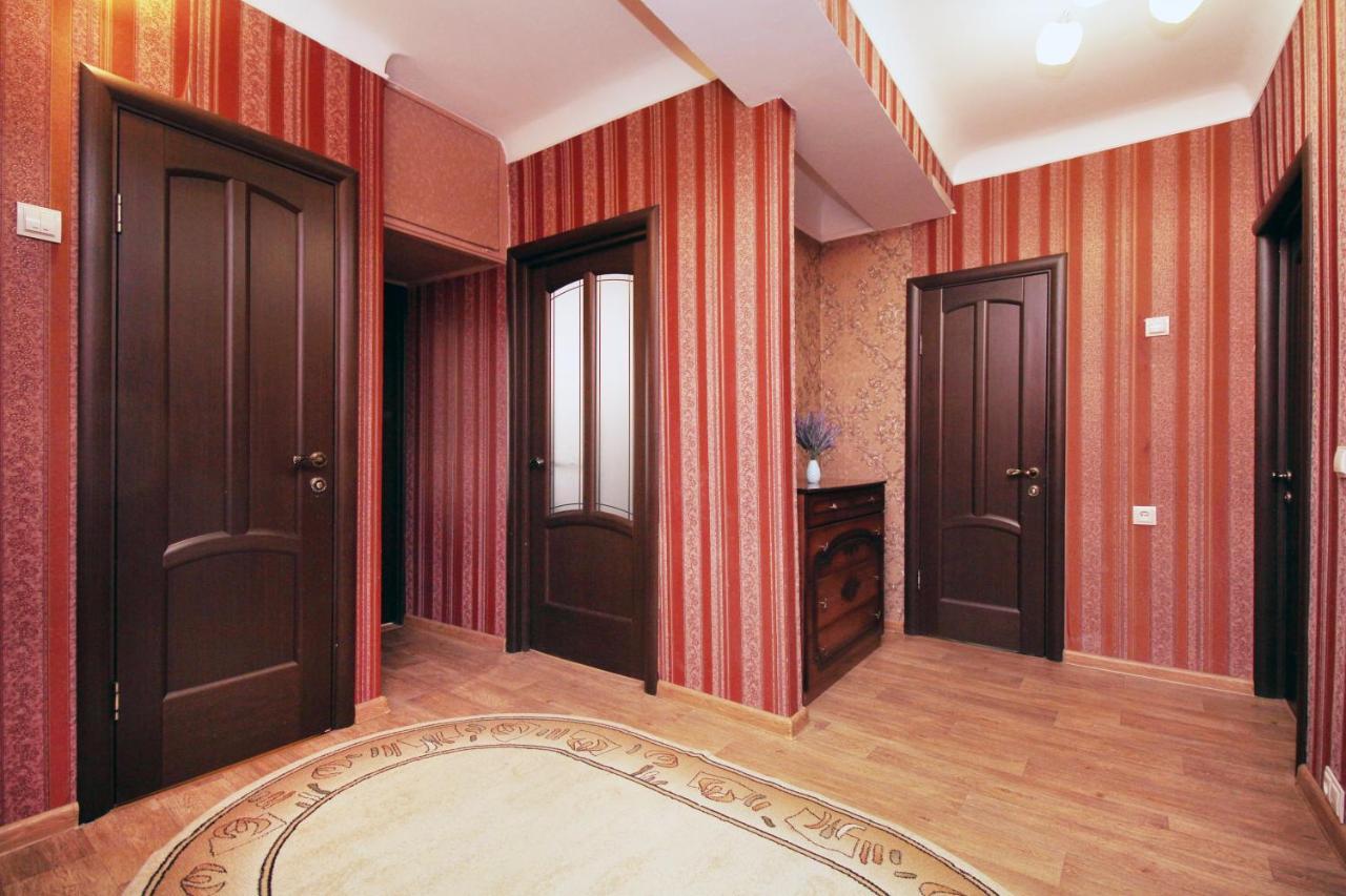 Spacious Central Apartment อัลมาตี ภายนอก รูปภาพ